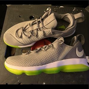 2017 LeBron 14 Low 'Dunkman' NIKE LEBRON 14 LOW GREY BASKETBALL SHOES/SNEAKERS